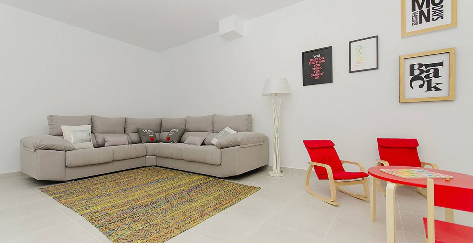 Diese exklusive Sammlung von 19 Immobilien in der charmanten Stadt Orihuela bietet ein unvergleichliches Wohnerlebnis. Die Wohnoptionen umfassen Einf