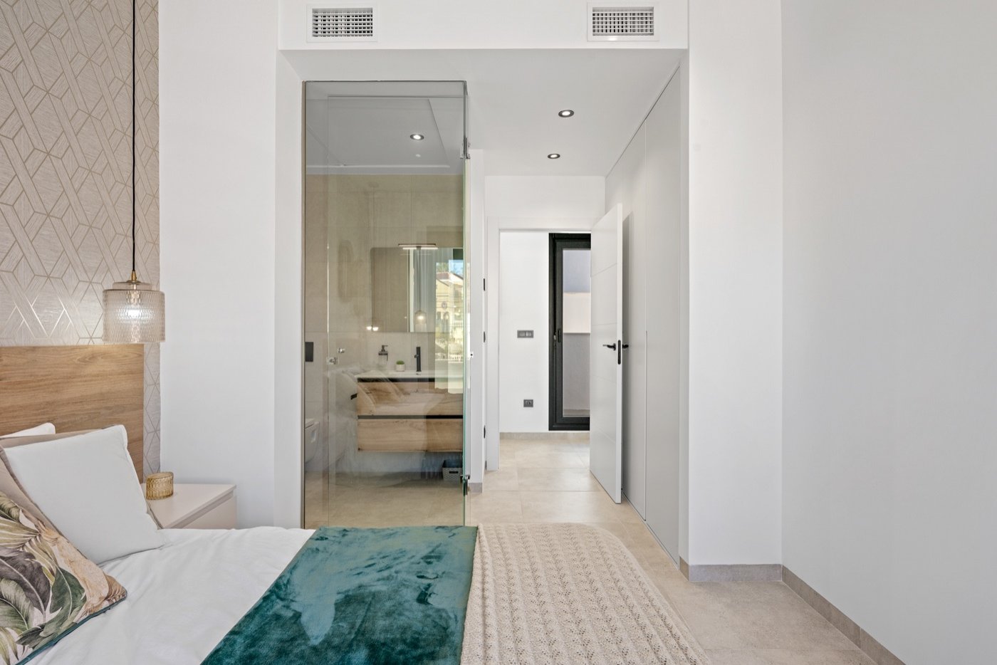 Located in Blue Lagoon, within walking distance of all amenities, is this beautiful villa, originally a show house for the project. This is immediat