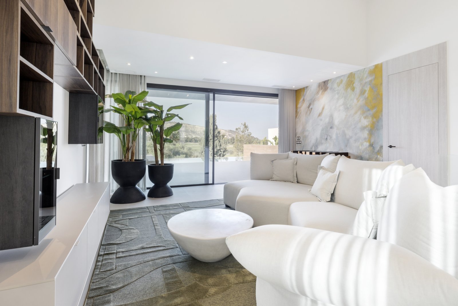 Die exklusiven Villen im prestigeträchtigen La Finca Golf bieten ein einzigartiges Wohnerlebnis. Mit insgesamt 12 Immobilien ist jede Villa darauf au