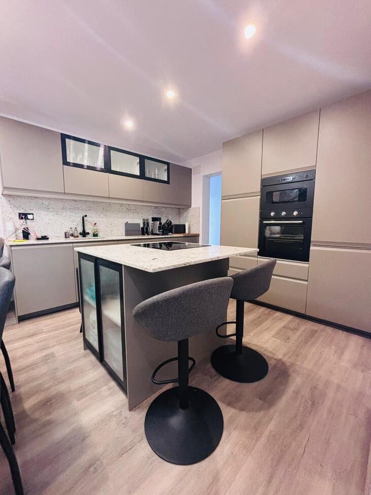 Located in the heart of the vibrant town of San Miguel de Salinas in the beautiful Alicante Province, this fully renovated four-bedroom townhouse of