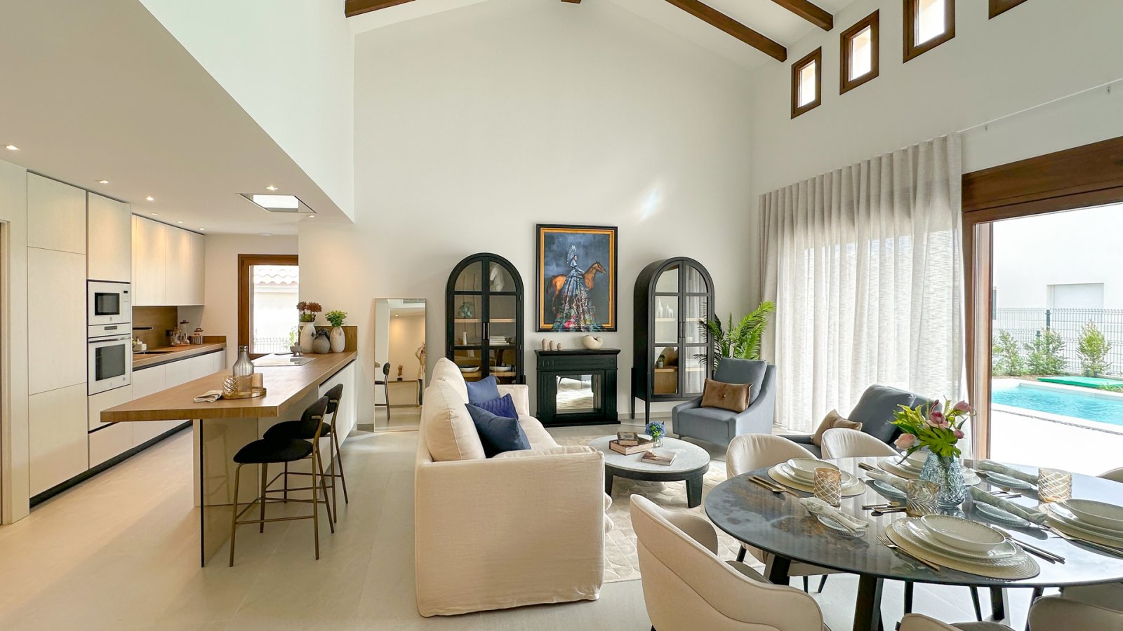 In der prestigeträchtigen Umgebung von La Finca Golf gelegen, bietet diese Wohnanlage eine Auswahl von 14 Immobilien, darunter freistehende Villen, B