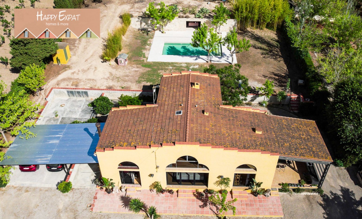 Barcelona: Dieses wundersch&ouml;n renovierte Landhaus ist voller nat&uuml;rlichem Licht, mit gro&szlig;en Fenstern, offenen Ausblicken und einer ruhigen, angene 