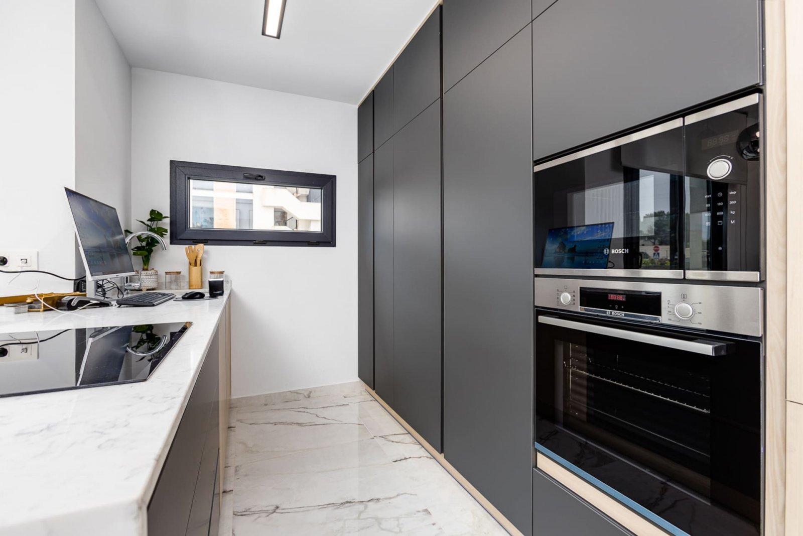  In der charmanten Ciudad Quesada gelegen, bietet diese exklusive Gemeinschaft insgesamt 84 Immobilien, aufgeteilt in High-Bungalows und Low-Bungalows