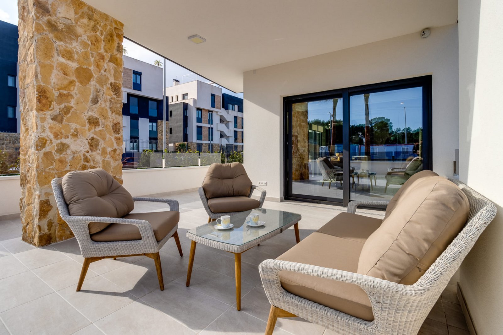  In der charmanten Ciudad Quesada gelegen, bietet diese exklusive Gemeinschaft insgesamt 84 Immobilien, aufgeteilt in High-Bungalows und Low-Bungalows