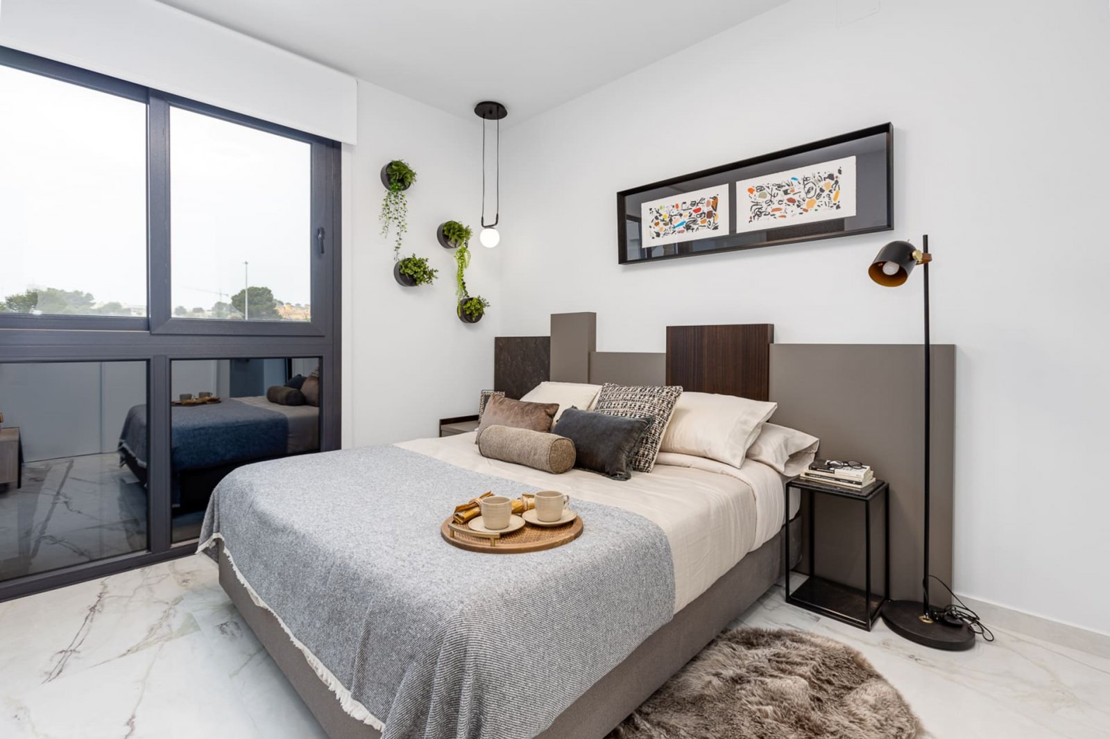  In der charmanten Ciudad Quesada gelegen, bietet diese exklusive Gemeinschaft insgesamt 84 Immobilien, aufgeteilt in High-Bungalows und Low-Bungalows