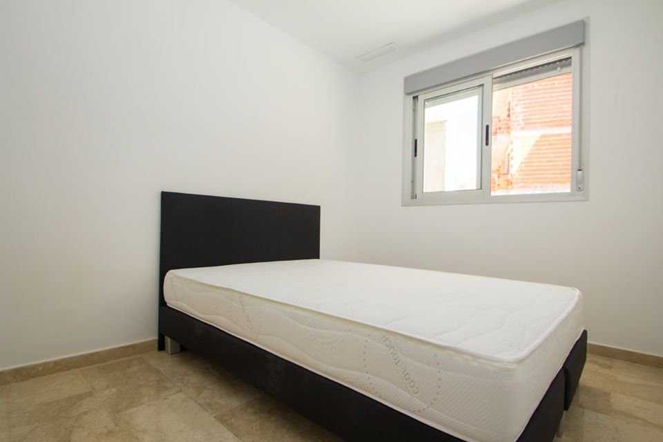 Im prestigeträchtigen Res. Las Filipinas gelegen, bietet dieser Wohnkomplex eine exklusive Auswahl von 11 Immobilien, darunter Apartments, Erdgeschos