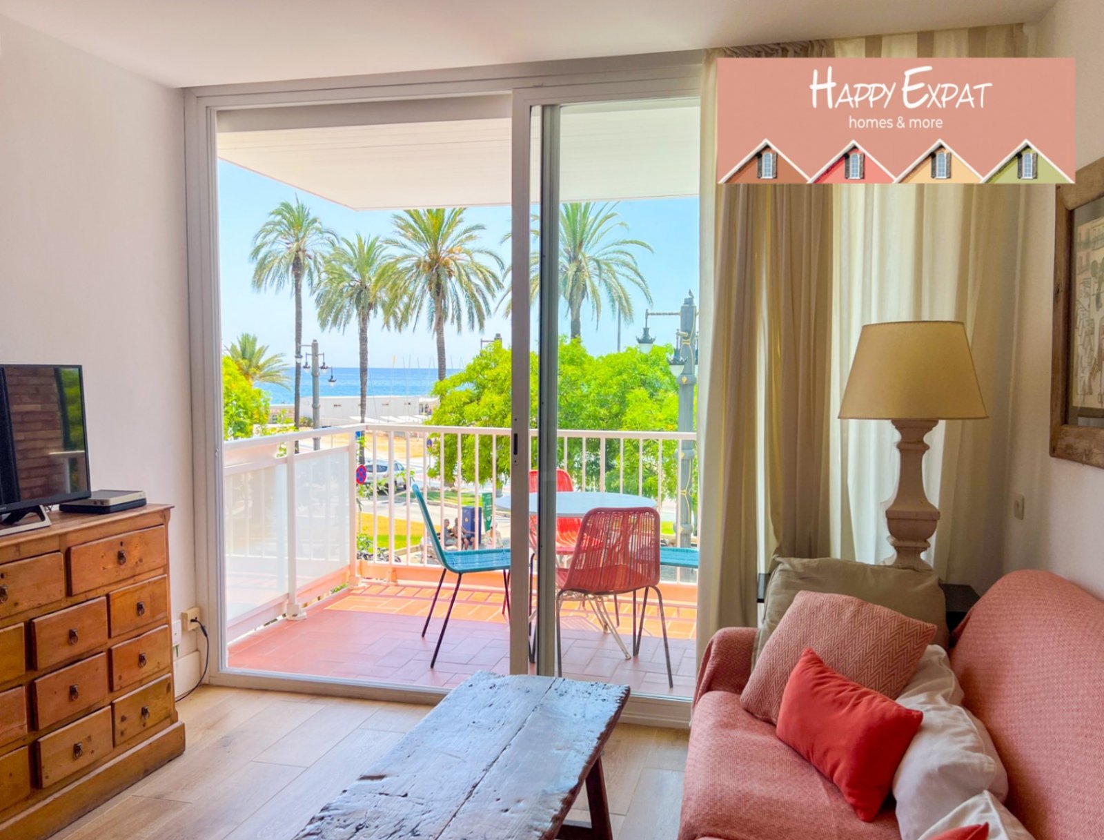 Sitges: Fantastische Wohnung im Herzen von Sitges mit den besten Meerblicken.Vom Balkon aus kann man buchstäblich die Wellen des Meeres und die Glocken d 