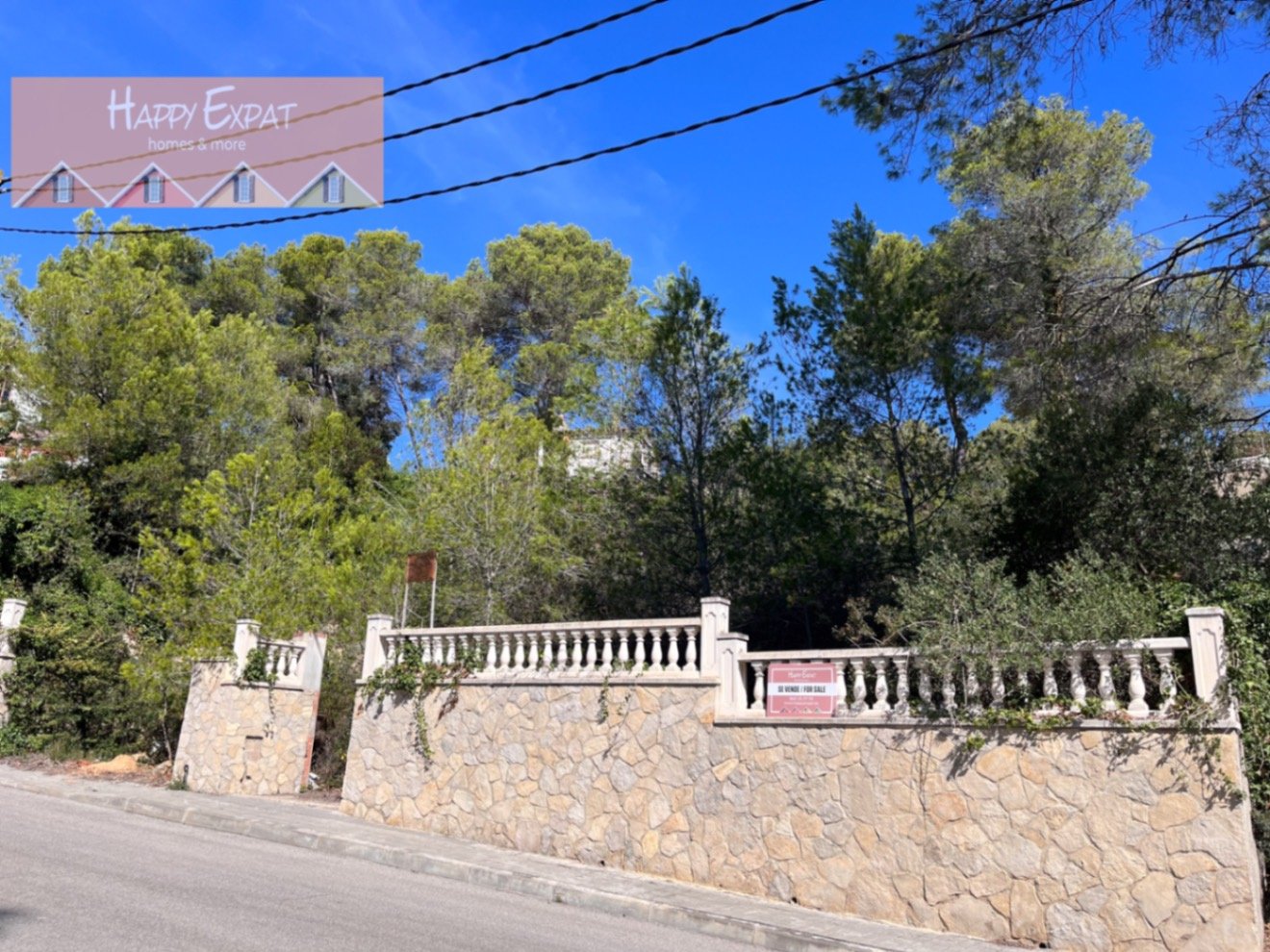 Olivella: Städtisches Grundstück von 560 Quadratmetern in Las Colinas Olivella

Olivella ist eine Gemeinde in Garraf, umgeben von Bergen, Wäldern und Wei 