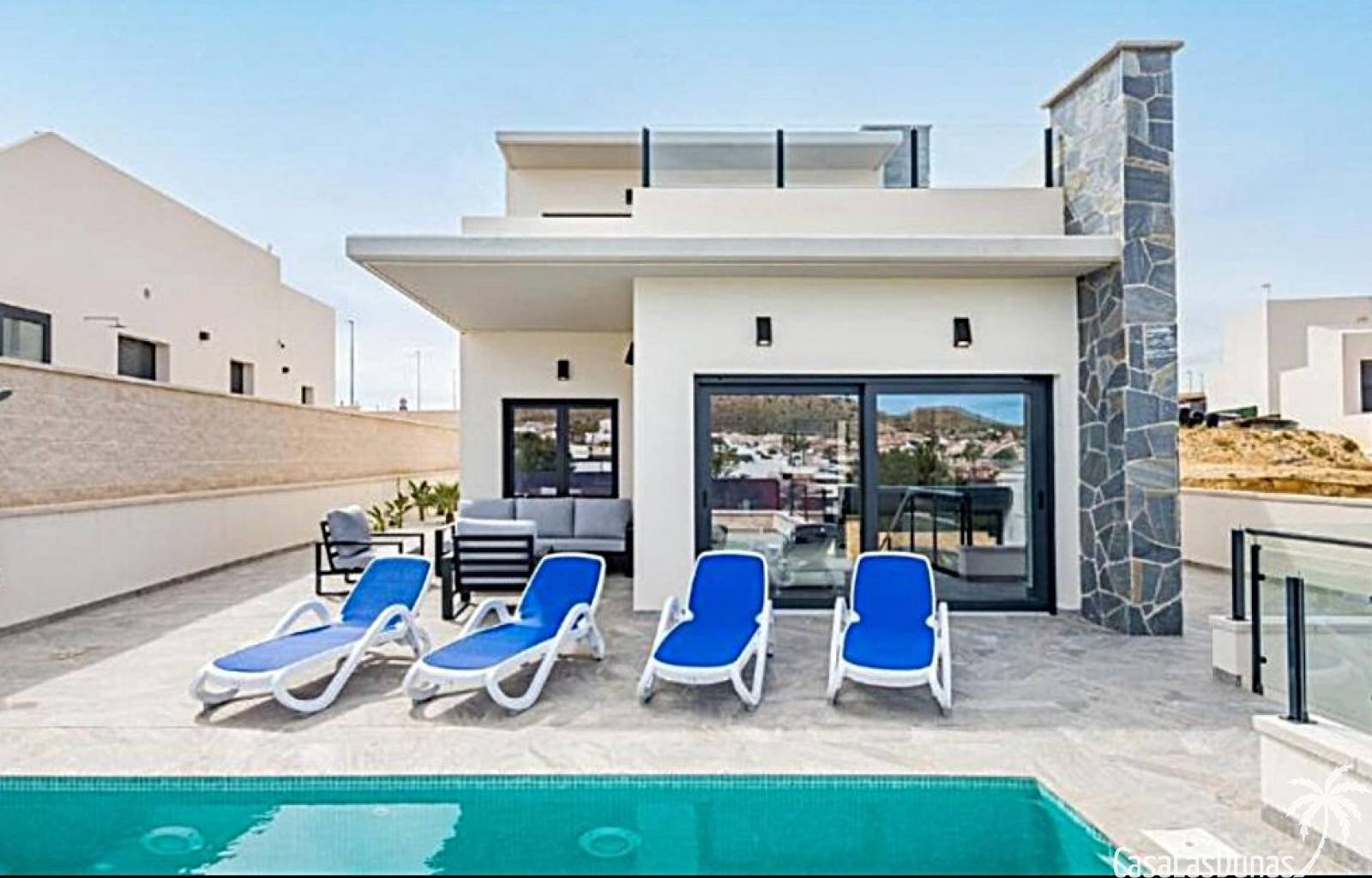**Achtung! In der Nähe dieser Villa finden derzeit Bauarbeiten statt.
Diese charmante Villa bietet allen Komfort für einen erholsamen Aufenthalt an