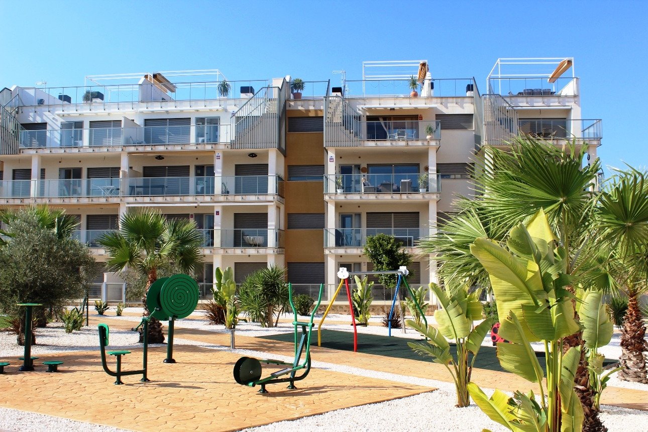 Villamartín:  Erleben Sie modernes mediterranes Wohnen in diesem atemberaubenden Luxusapartment mit 2 Schlafzimmern in idealer Lage im Herzen von Villamartín, nur  