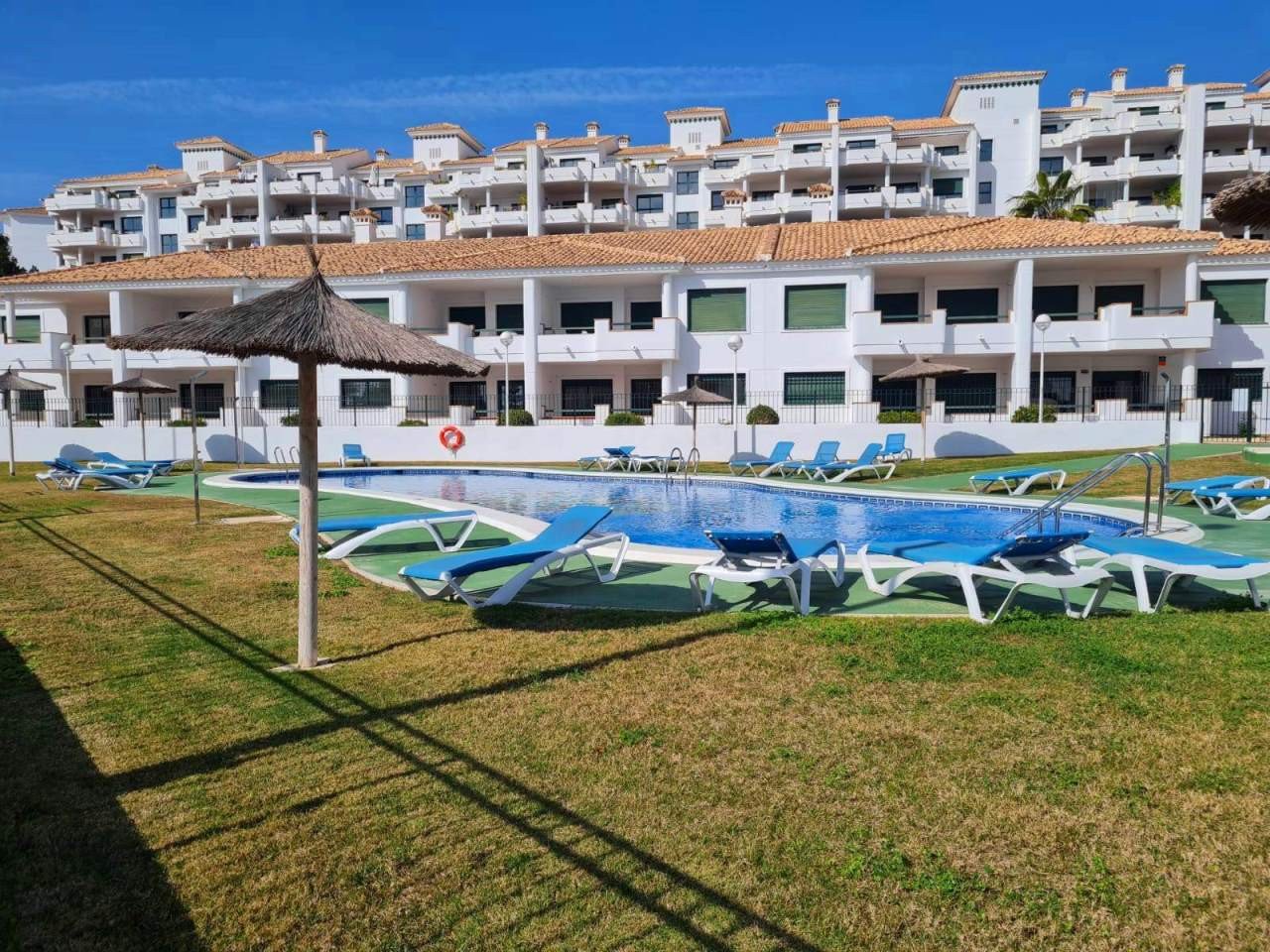 Campoamor:  Bezugsfertige Wohnungen zu verkaufen – Lomas de Campoamor, Orihuela Costa – inklusive Haushaltsgeräte und Klimaanlage!
Entdecken Sie eine a 