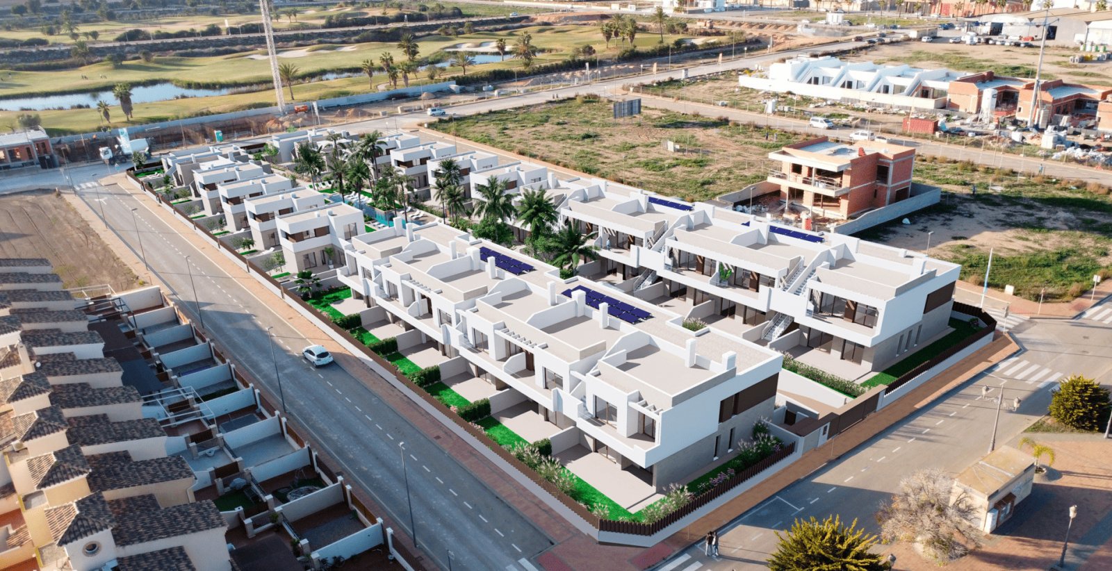 Im charmanten Ort Los Alcázares gelegen, bieten diese Bungalows eine einzigartige Gelegenheit, das Leben in Meeresnähe zu genießen. Jeder Bungalow is