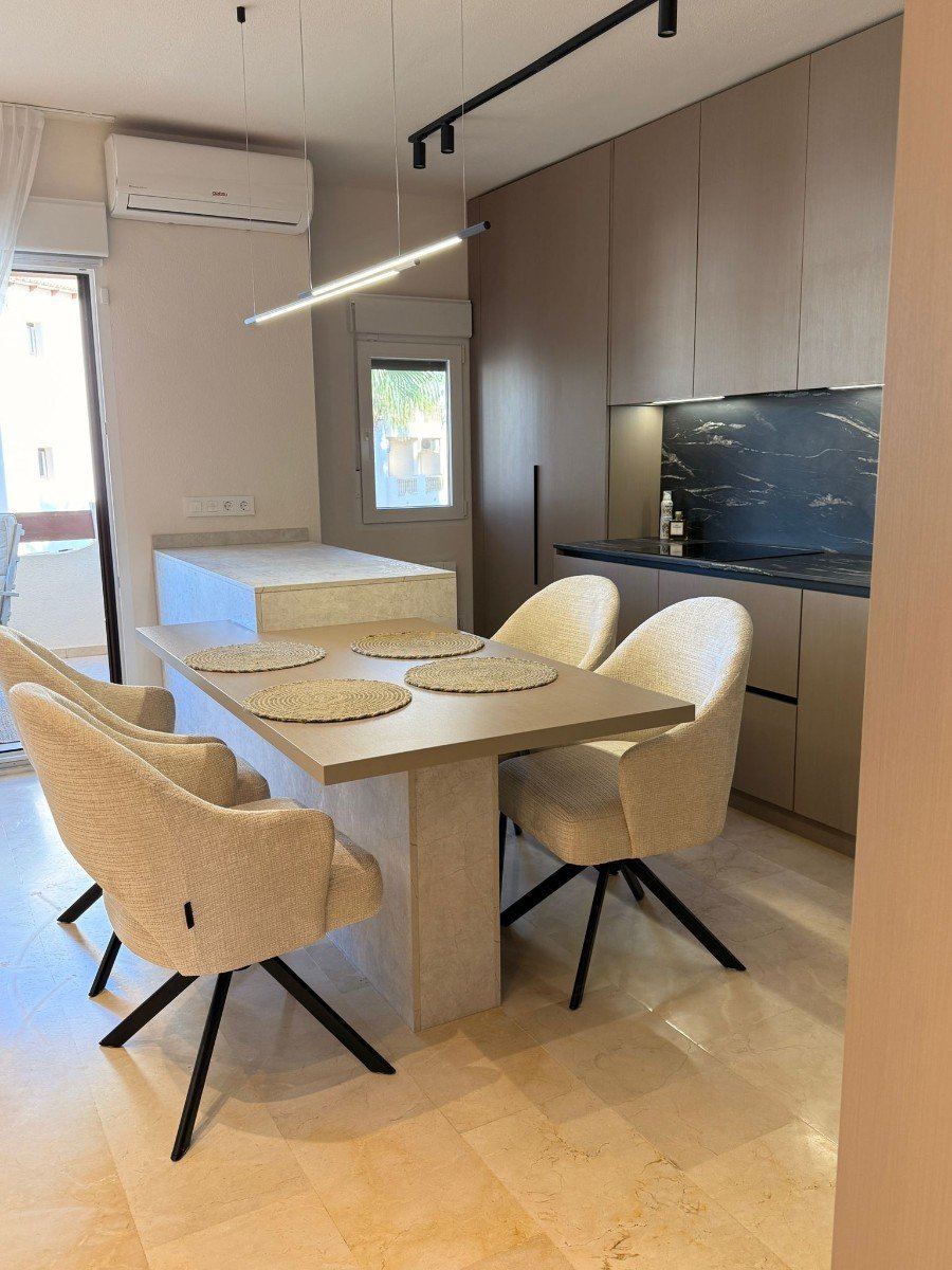 This beautifully renovated and fully furnished 138m² apartment offers spacious, modern living with high-quality finishes throughout. Designed for co