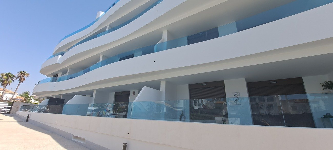 Playa Flamenca:   Don	 miss out on this unique opportunity to acquire an absolutely fantastic apartment in the newly developed Flamenca Sun located in the popular Pla 
