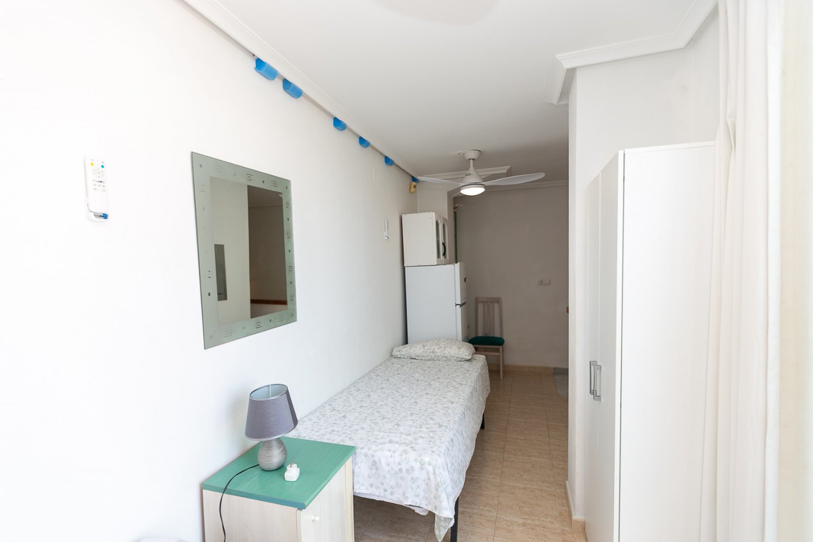 Wir präsentieren Ihnen dieses fantastische Bungalow in der obersten Etage im exklusiven, geschlossenen Wohnkomplex Zeniamar III, einer der gefragtest