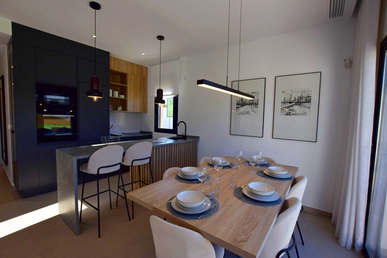 Im prestigeträchtigen Condado de Alhama gelegen, bietet diese Wohnanlage eine exklusive Auswahl von 21 Immobilien, darunter Apartments, Erdgeschosse