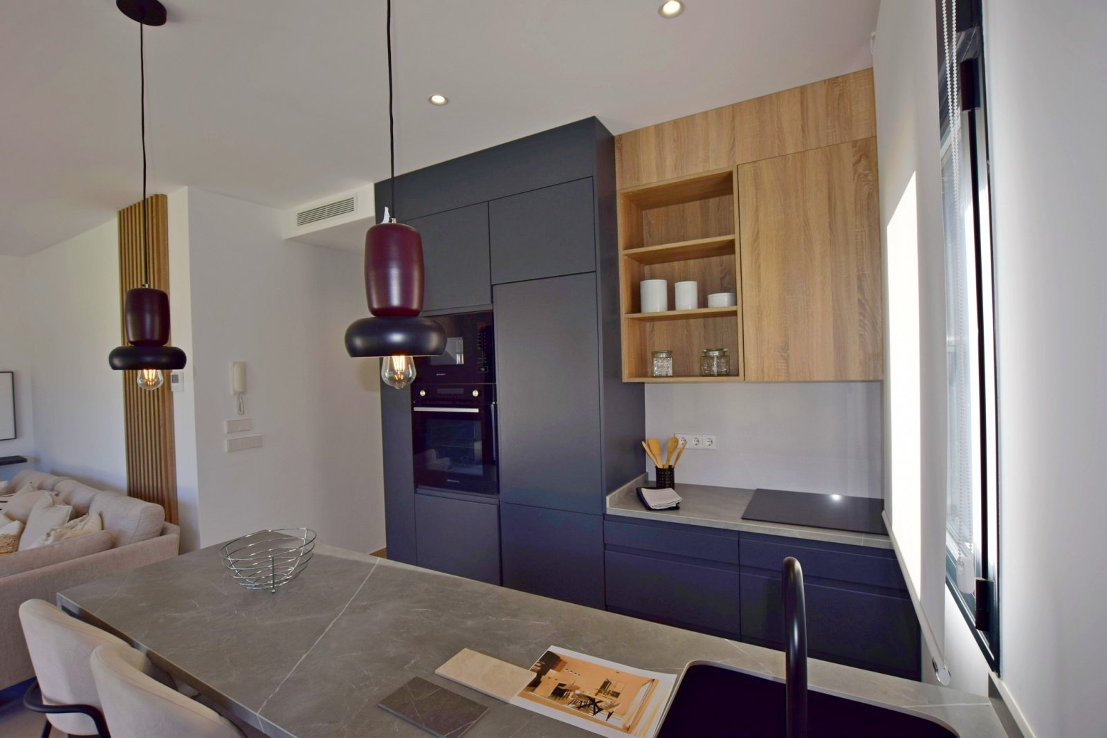 Im prestigeträchtigen Condado de Alhama gelegen, bietet diese Wohnanlage eine exklusive Auswahl von 21 Immobilien, darunter Apartments, Erdgeschosse