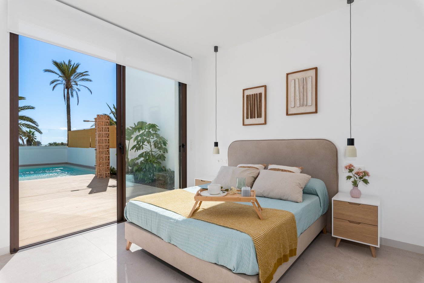 Im charmanten Ort Los Alcázares gelegen, bietet diese exklusive Sammlung freistehender Chalets ein einzigartiges Wohnerlebnis mit Meerblick. Mit nur