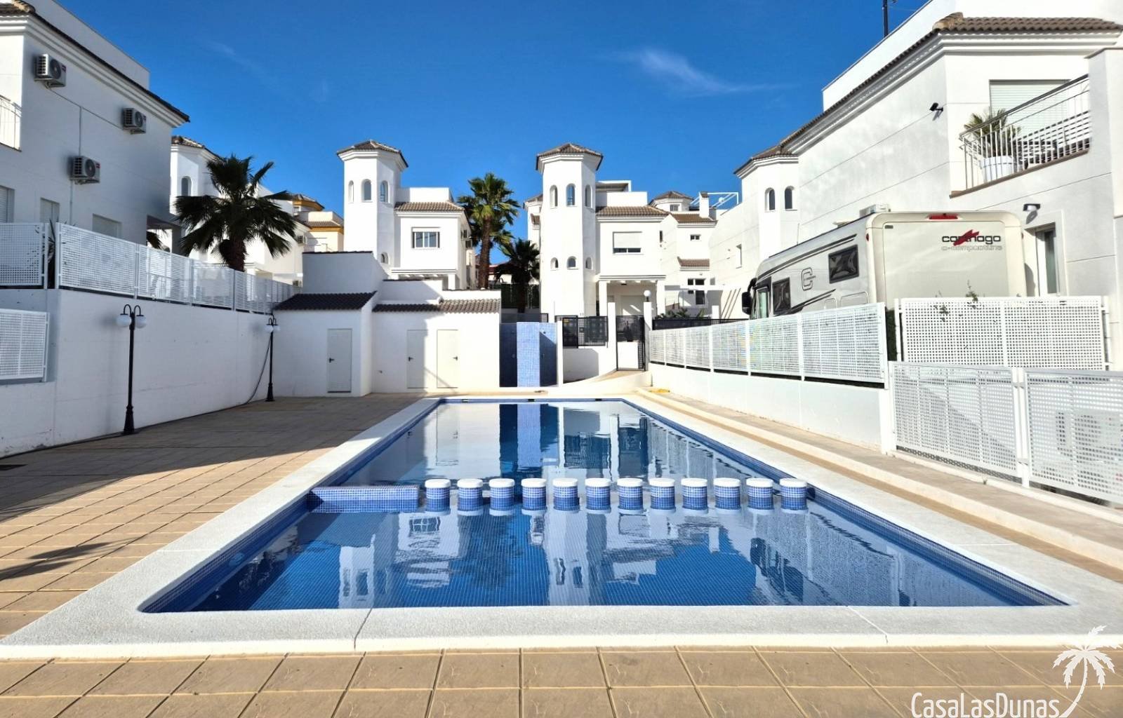 La Marina:  Willkommen in der Casa Bajo el Sol! Dieses wunderschöne Haus ist der perfekte Urlaubsort für alle, die Komfort und Bequemlichkeit suchen. Das charman 