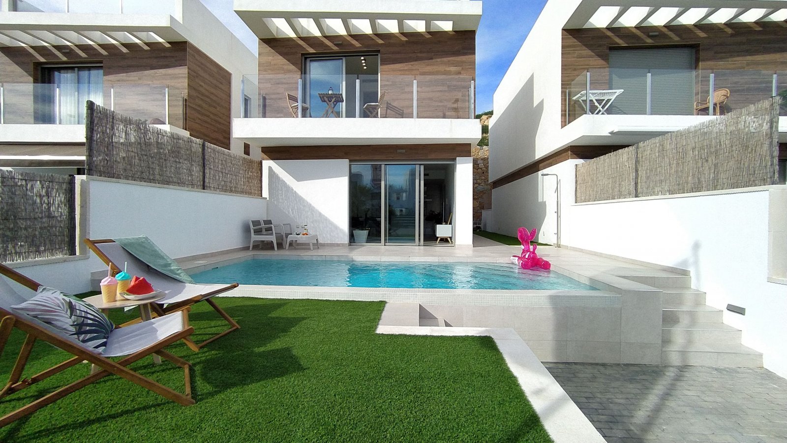 Villamartín:  In der charmanten Stadt Orihuela gelegen, bietet diese exklusive Sammlung von 13 Immobilien eine perfekte Kombination aus Luxus und Komfort. Mit Typo 