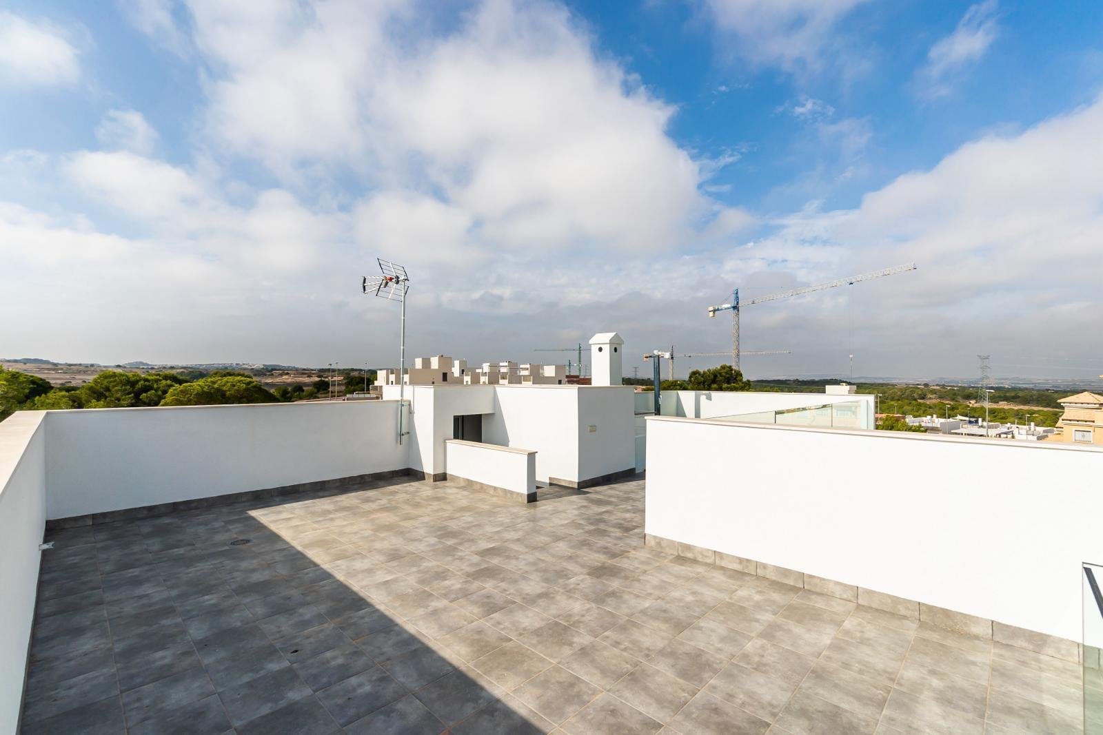 In der charmanten Stadt Orihuela gelegen, bietet diese exklusive Sammlung von 13 Immobilien eine perfekte Kombination aus Luxus und Komfort. Mit Typo