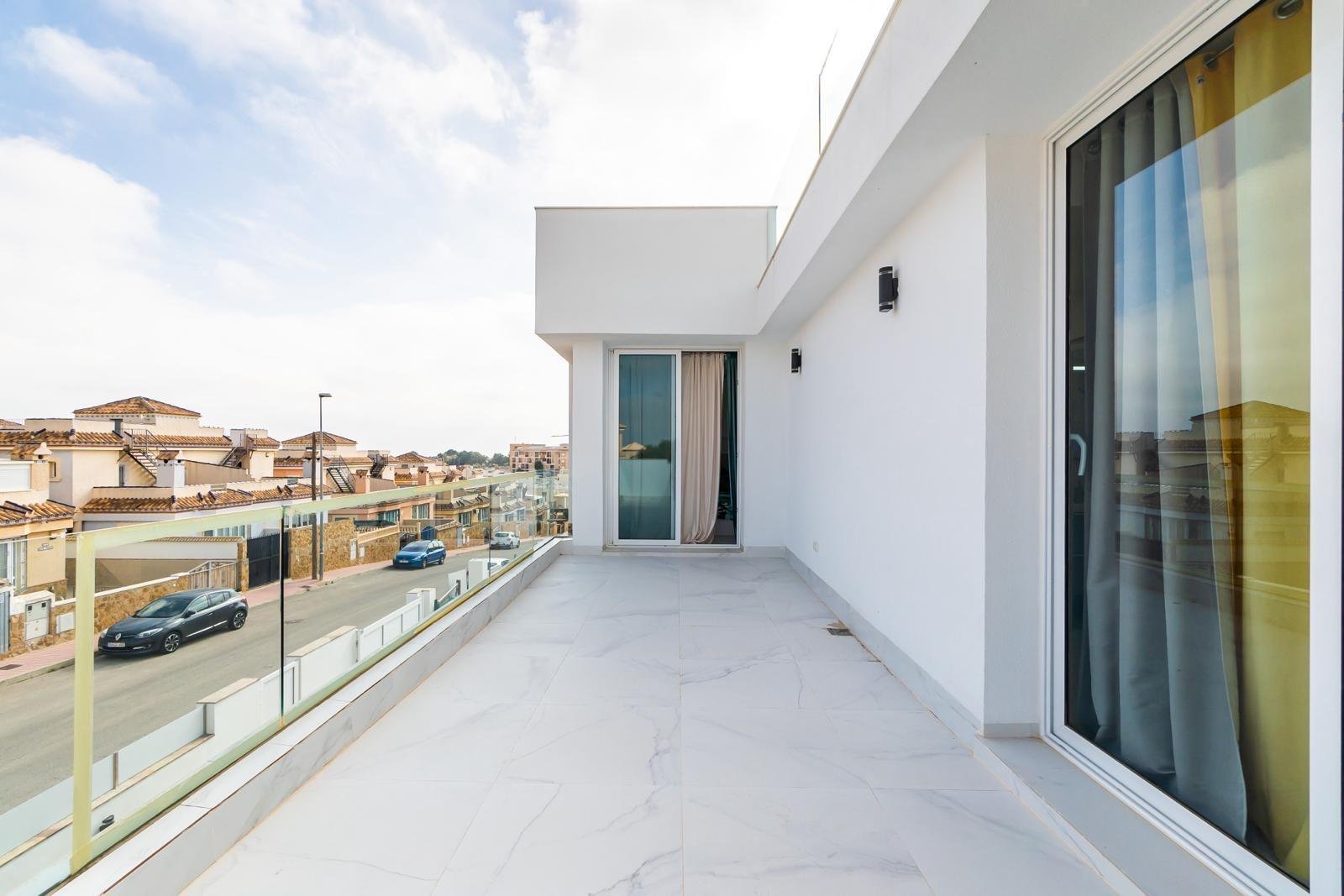 In der charmanten Stadt Orihuela gelegen, bietet diese exklusive Sammlung von 13 Immobilien eine perfekte Kombination aus Luxus und Komfort. Mit Typo
