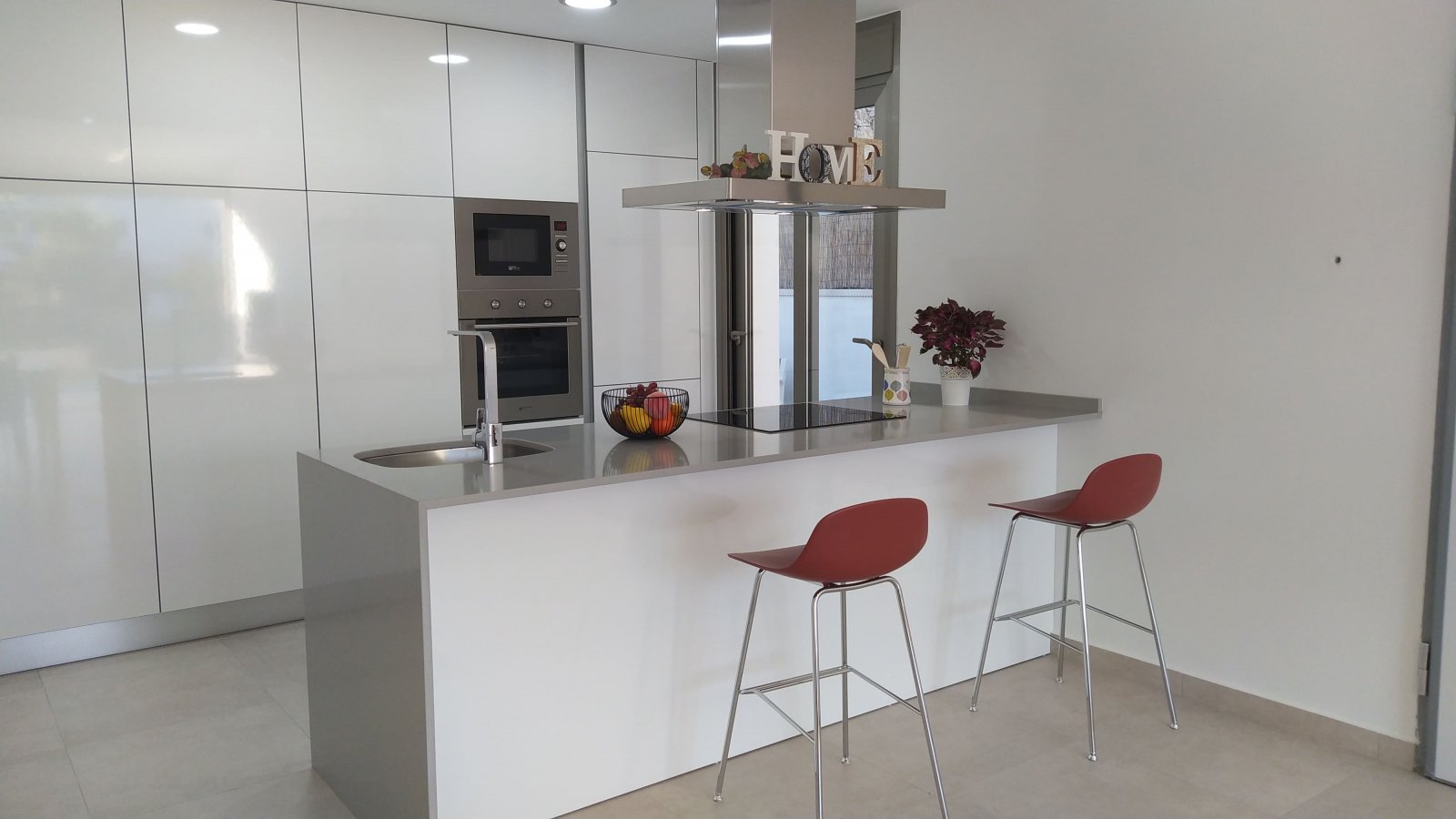 In der charmanten Stadt Orihuela gelegen, bietet diese exklusive Sammlung von 13 Immobilien eine perfekte Kombination aus Luxus und Komfort. Mit Typo