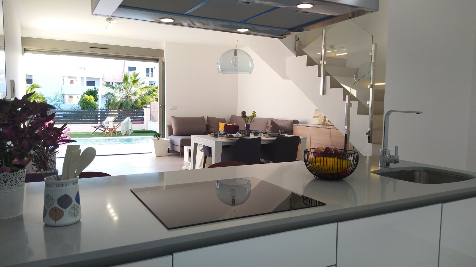 In der charmanten Stadt Orihuela gelegen, bietet diese exklusive Sammlung von 13 Immobilien eine perfekte Kombination aus Luxus und Komfort. Mit Typo