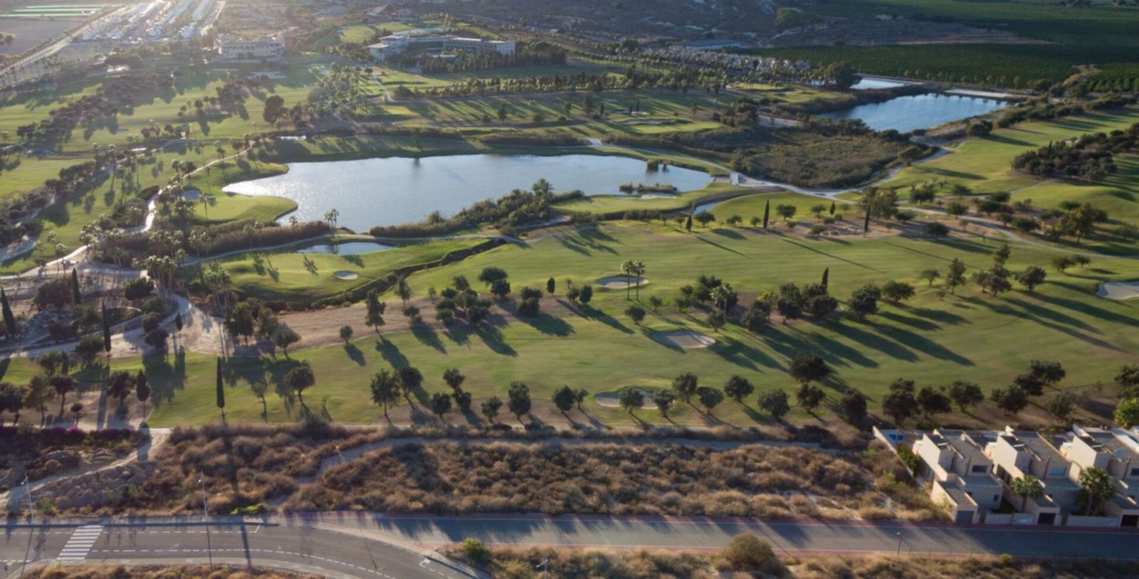 Die exklusiven Villen im prestigeträchtigen La Finca Golf bieten ein einzigartiges Wohnerlebnis. Mit insgesamt 12 Immobilien ist jede Villa darauf au