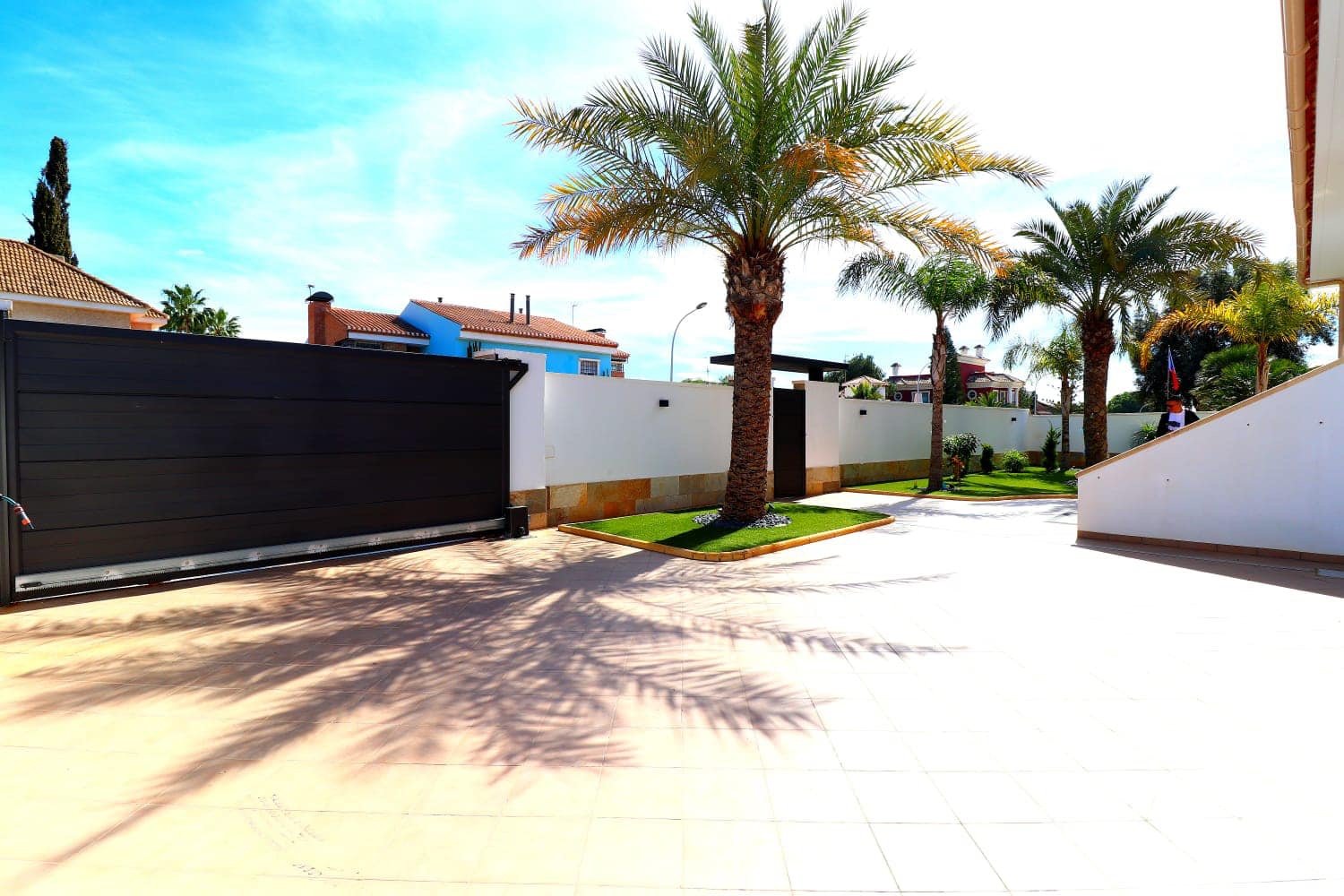   "Welcome to a three-story haven in Campoamor, just 500 meters from the sea! This spacious villa seamlessly blends luxury, comfort, and proximit