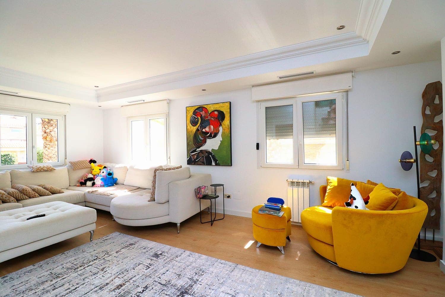   "Welcome to a three-story haven in Campoamor, just 500 meters from the sea! This spacious villa seamlessly blends luxury, comfort, and proximit