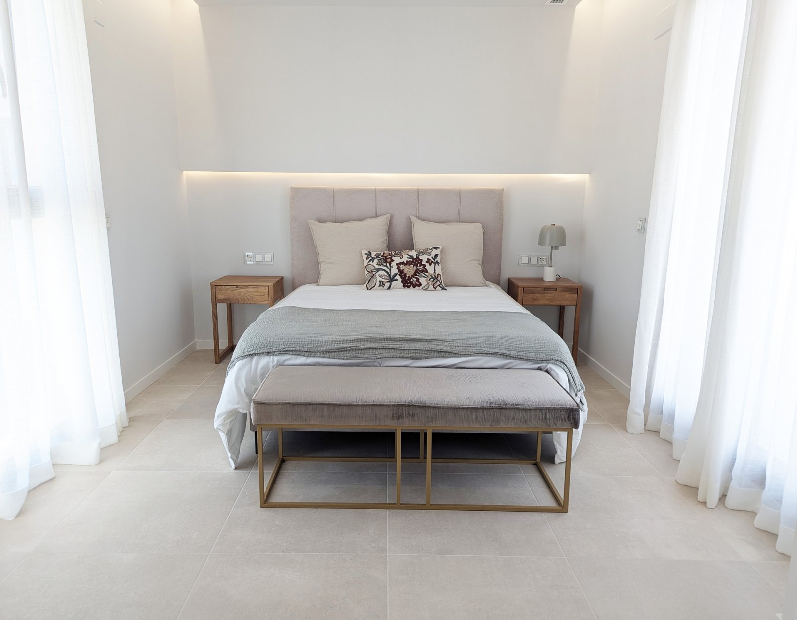 In der charmanten Stadt Dénia gelegen, bietet dieses exklusive Wohnresort eine privilegierte Umgebung in erster Meereslinie. Mit insgesamt 38 Immobil