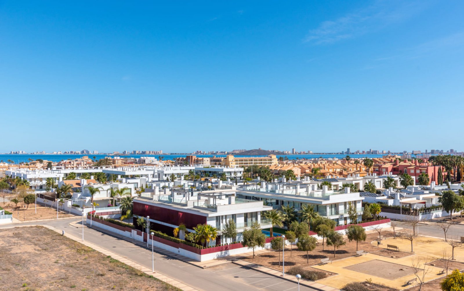 Dieses Wohnresort auf den charmanten Kleinen Inseln bietet ein einzigartiges Wohnerlebnis mit Meerblick. Es besteht aus 33 Immobilien, und die Bewohn