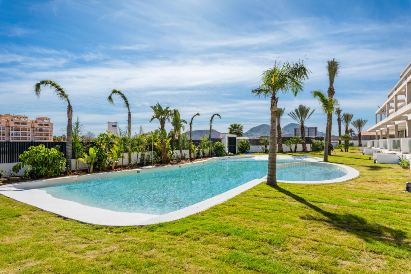 Dieses Wohnresort auf den charmanten Kleinen Inseln bietet ein einzigartiges Wohnerlebnis mit Meerblick. Es besteht aus 33 Immobilien, und die Bewohn