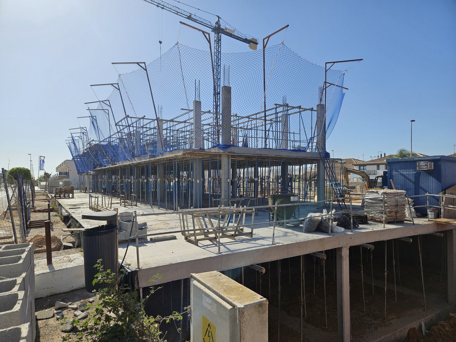 Gelegen im charmanten Torre de la Horadada, bietet diese exklusive Sammlung von 19 Immobilien eine Vielzahl von Wohnmöglichkeiten, die zu verschieden