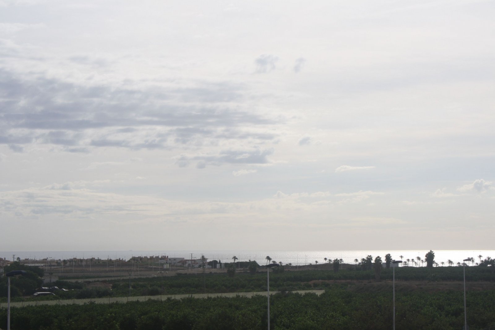 In der charmanten Stadt Torrevieja gelegen, bietet dieses Reihenhaus eine einzigartige Gelegenheit, das Leben an der Costa Blanca zu genießen. Mit nu