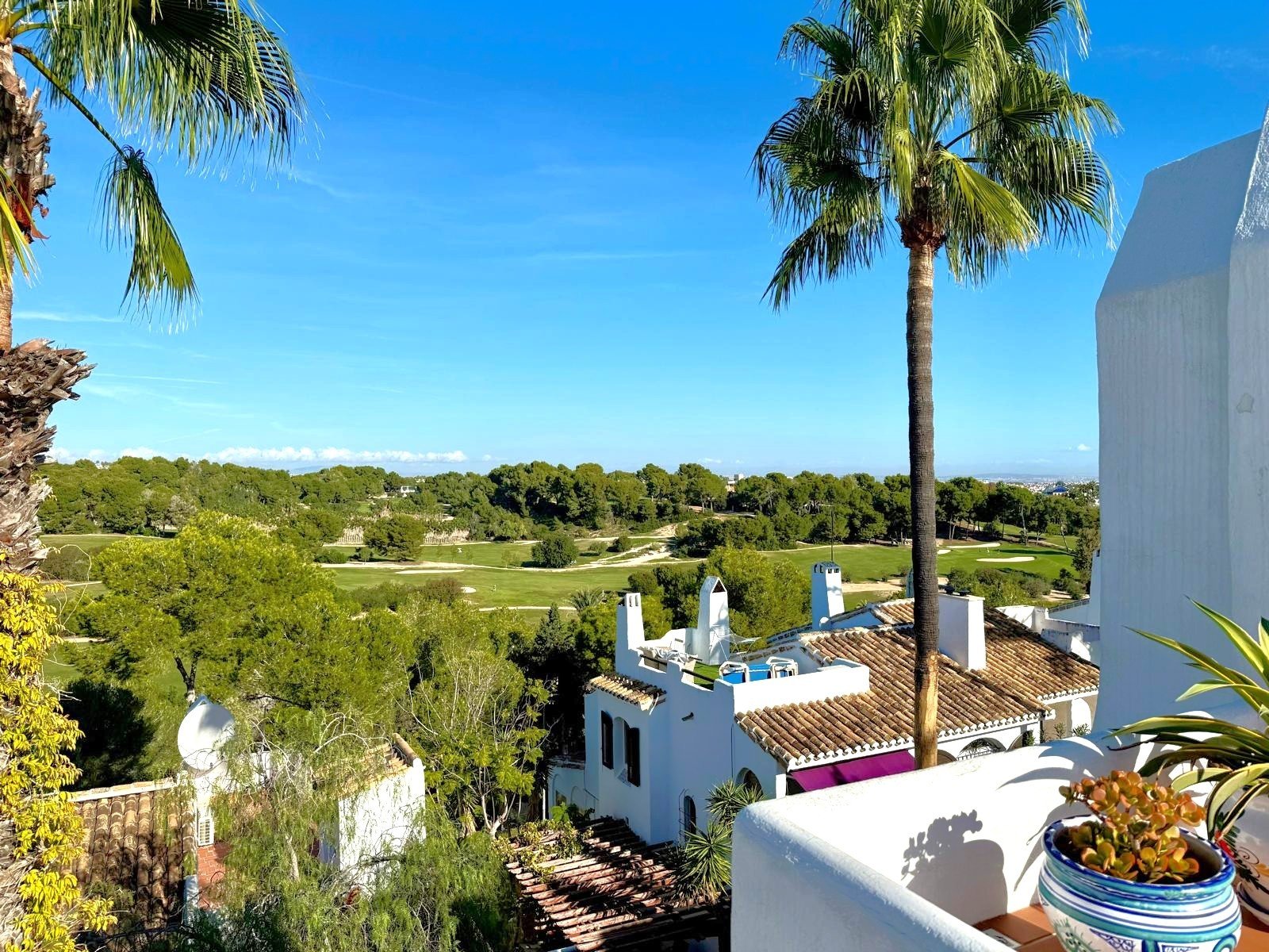   A traditional Spanish style very well maintained villa of 150 m2 including terraces,
on ground floor 3 bedrooms, of which two&amp;nbsp;wit
