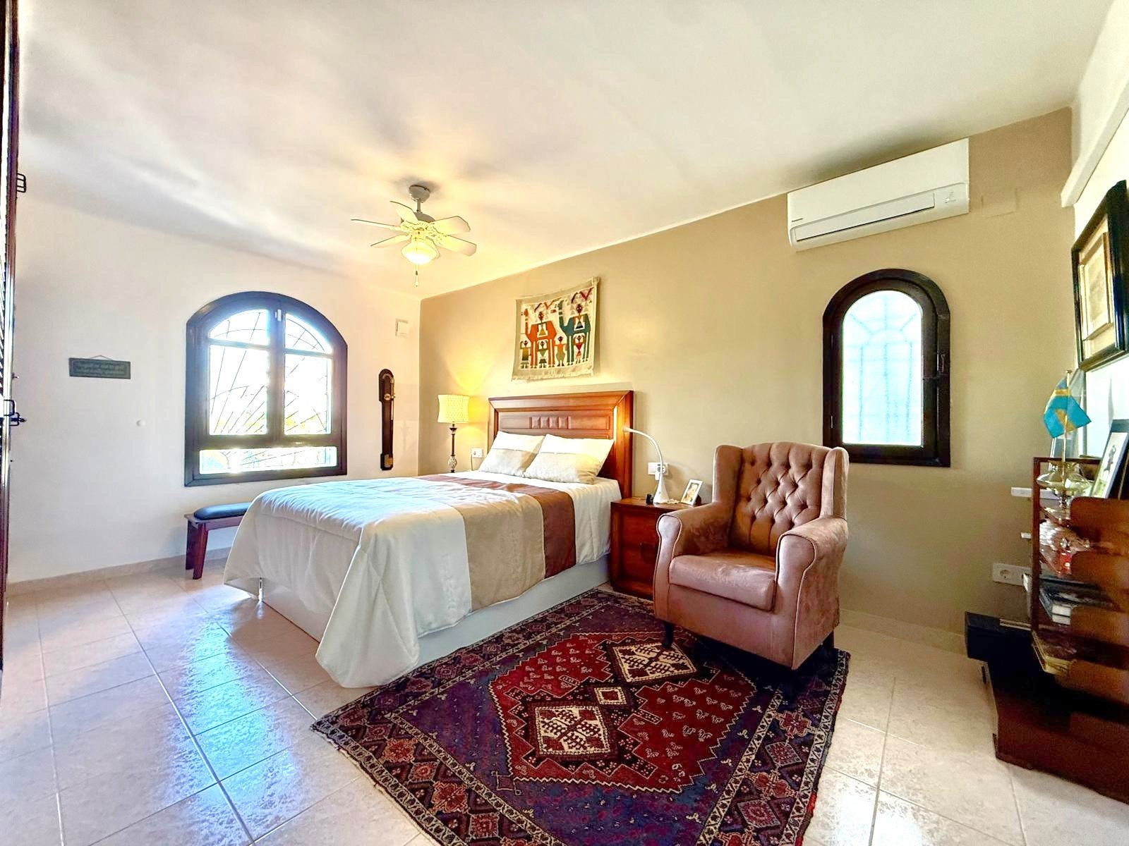   A traditional Spanish style very well maintained villa of 150 m2 including terraces,
on ground floor 3 bedrooms, of which two&amp;nbsp;wit
