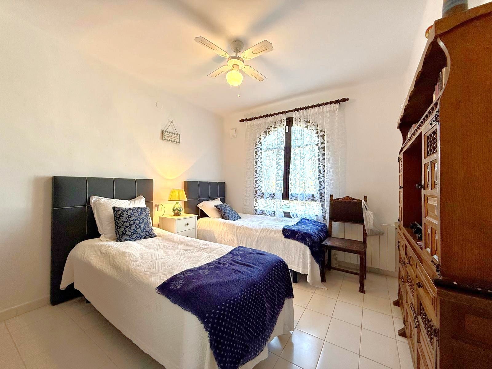   A traditional Spanish style very well maintained villa of 150 m2 including terraces,
on ground floor 3 bedrooms, of which two&amp;nbsp;wit