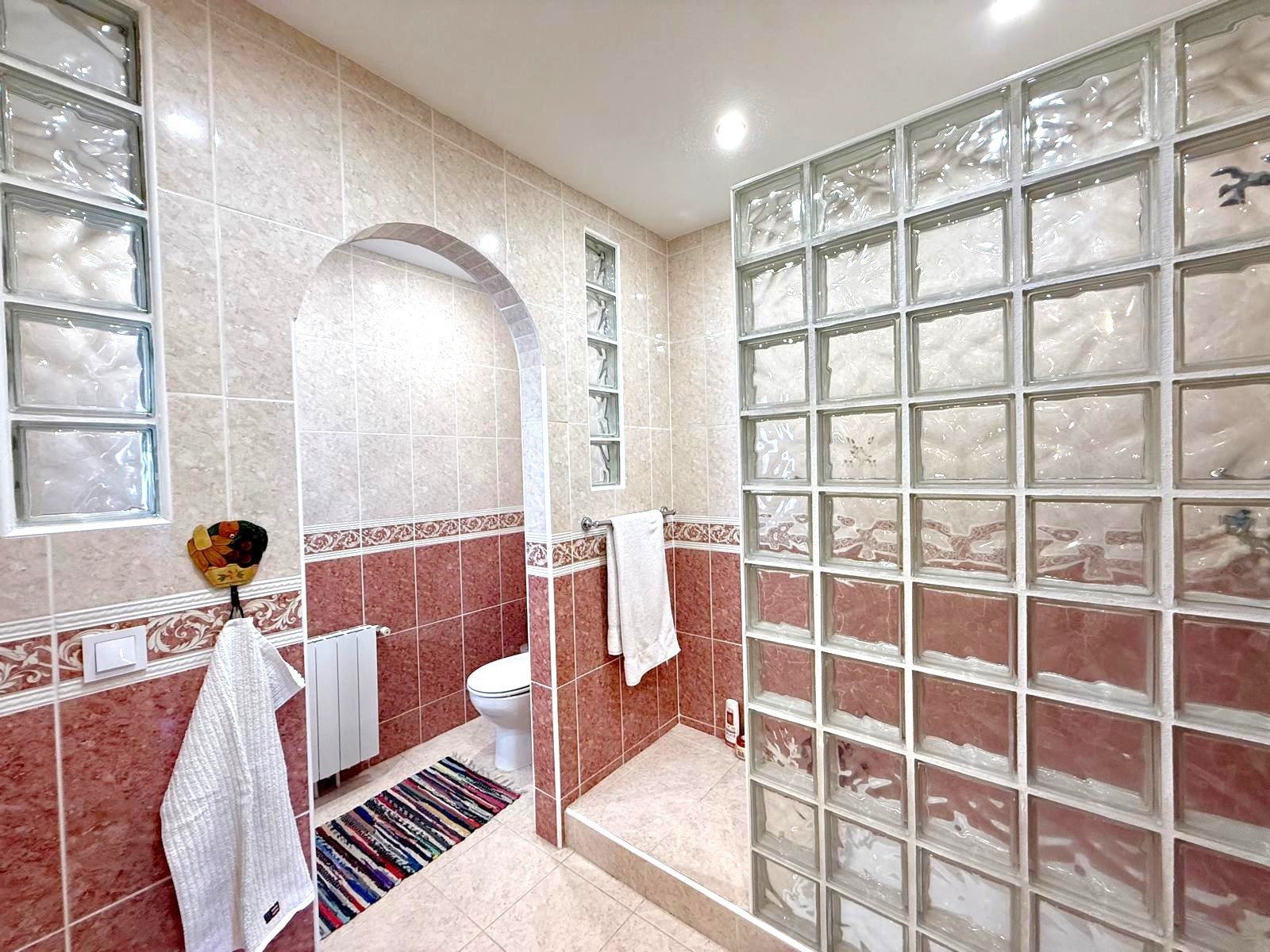   A traditional Spanish style very well maintained villa of 150 m2 including terraces,
on ground floor 3 bedrooms, of which two&amp;nbsp;wit