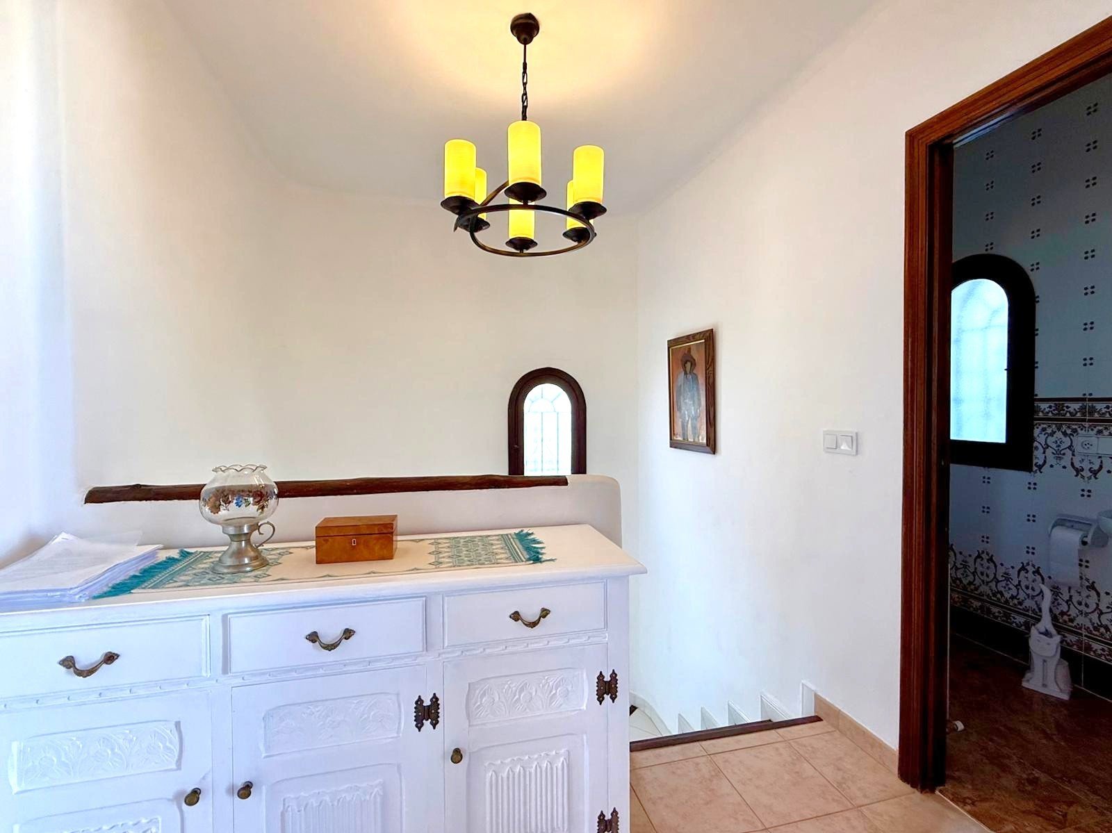   A traditional Spanish style very well maintained villa of 150 m2 including terraces,
on ground floor 3 bedrooms, of which two&amp;nbsp;wit
