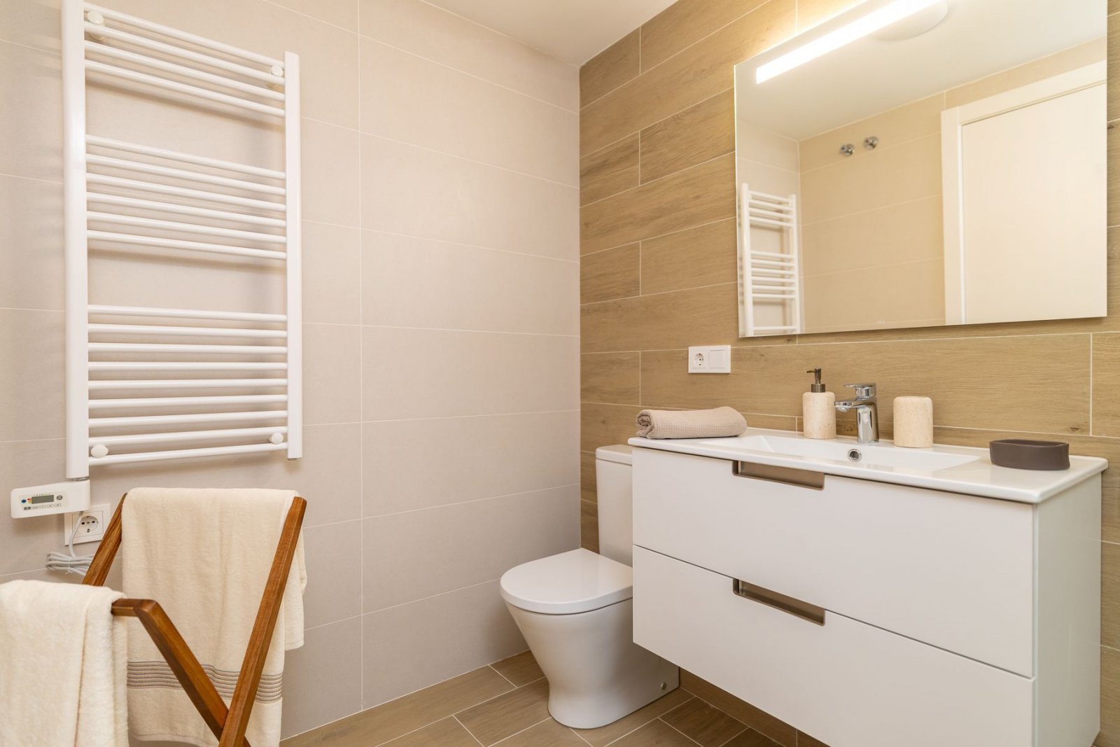 In der wunderschönen Stadt Calpe gelegen, bietet diese exklusive Wohnanlage eine Auswahl von 31 hochwertigen Wohnungen, darunter Apartments und Penth