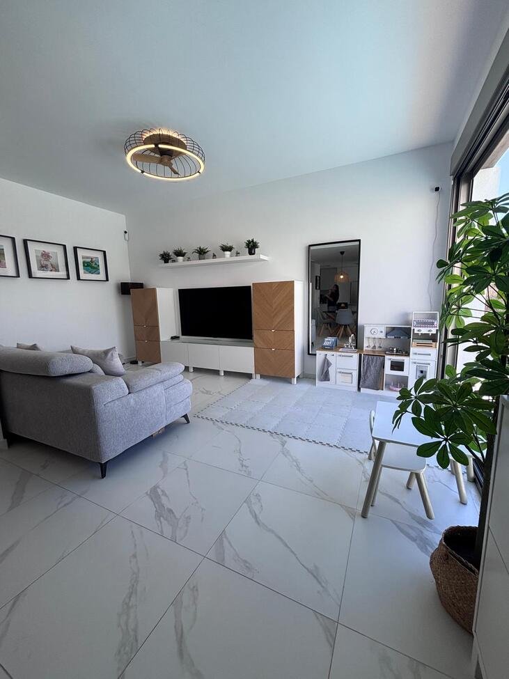 Beautiful 5-Bedroom Contemporary Villa with Heated Pool 
This stunning southwest-facing corner plot villa offers modern luxury, g