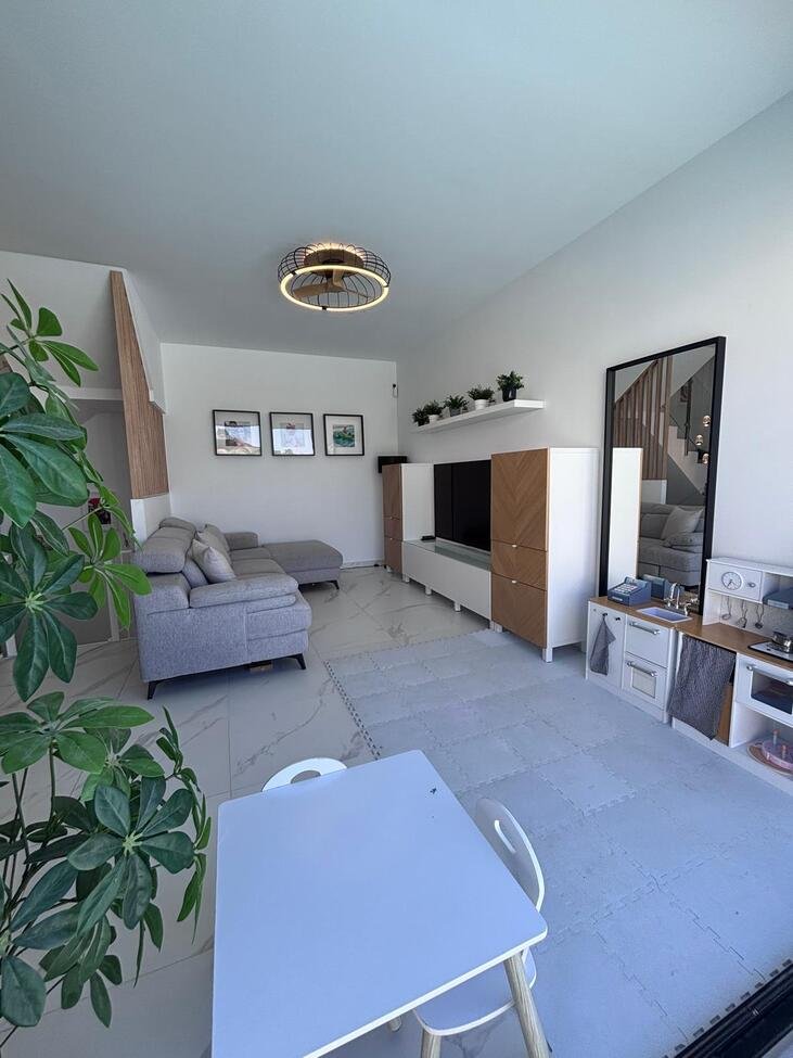 Beautiful 5-Bedroom Contemporary Villa with Heated Pool 
This stunning southwest-facing corner plot villa offers modern luxury, g