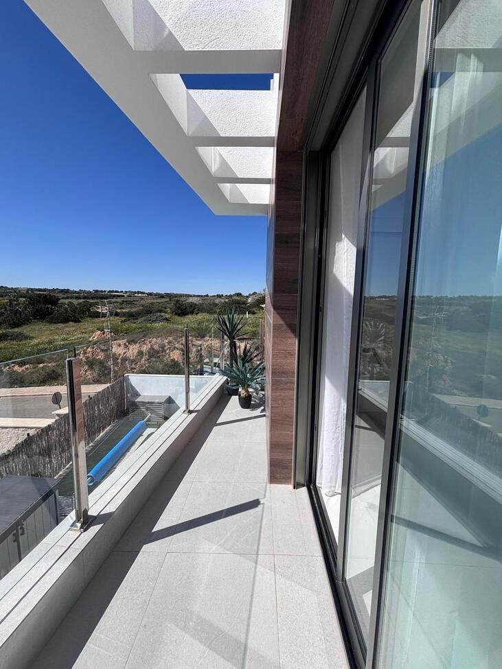 Beautiful 5-Bedroom Contemporary Villa with Heated Pool 
This stunning southwest-facing corner plot villa offers modern luxury, g