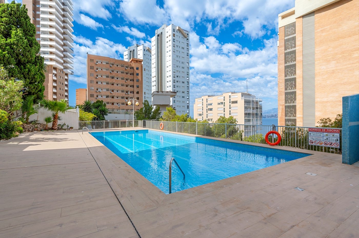 We present a rare opportunity in one of Benidorm’s most privileged locations: right next to the iconic Hotel Lid