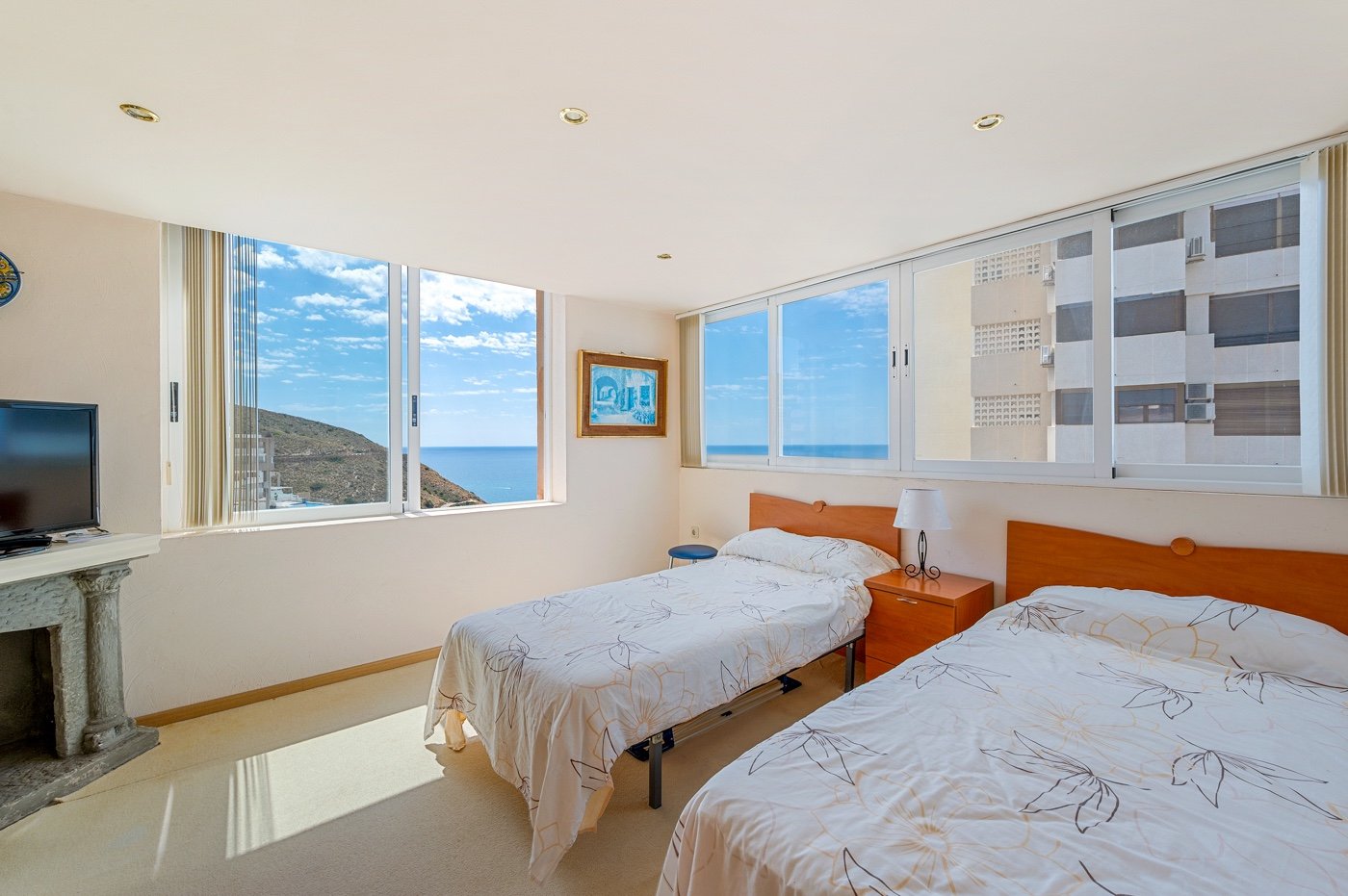 We present a rare opportunity in one of Benidorm’s most privileged locations: right next to the iconic Hotel Lid