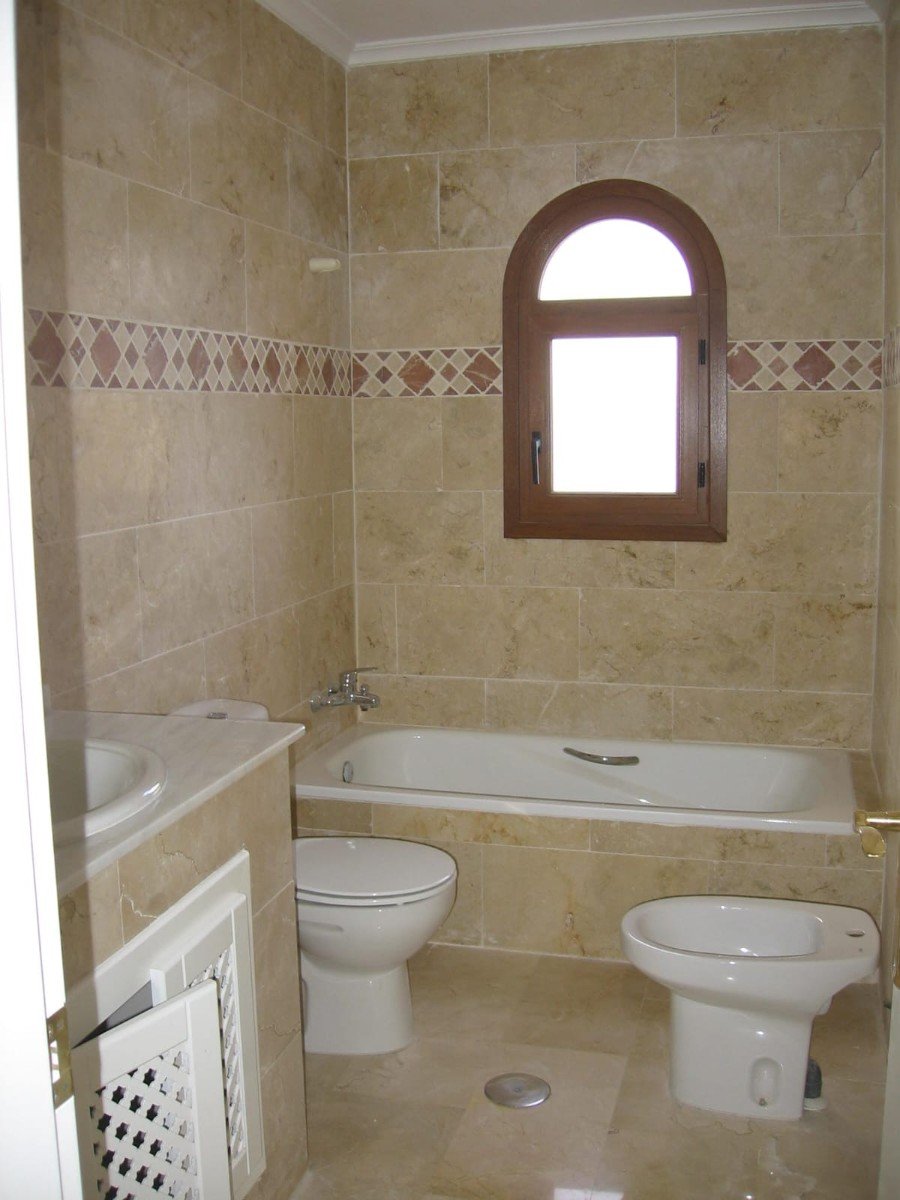 Discover this charming 2-bedroom duplex located in a private residential community, ideal as a permanent home, holiday property, or excellent invest