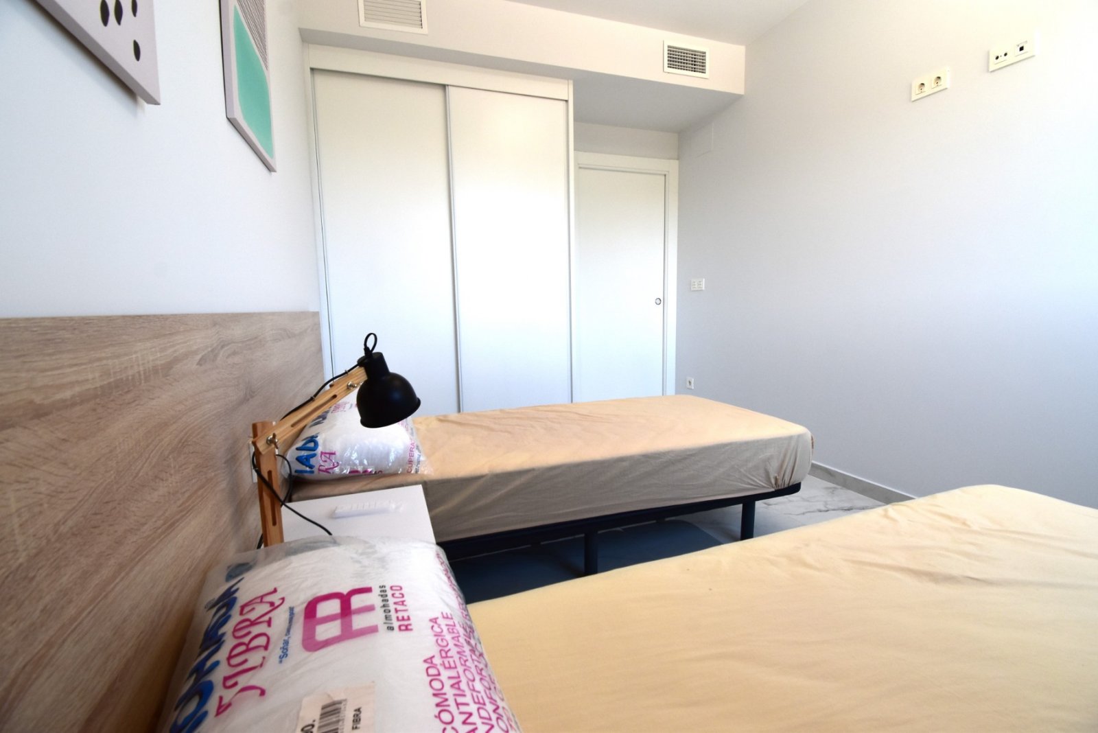 This West Facing, Two Bedroom, Second Floor Apartment in Los Altos is located within a 10 minute walk of a main chain supermarket, JYSK furniture st