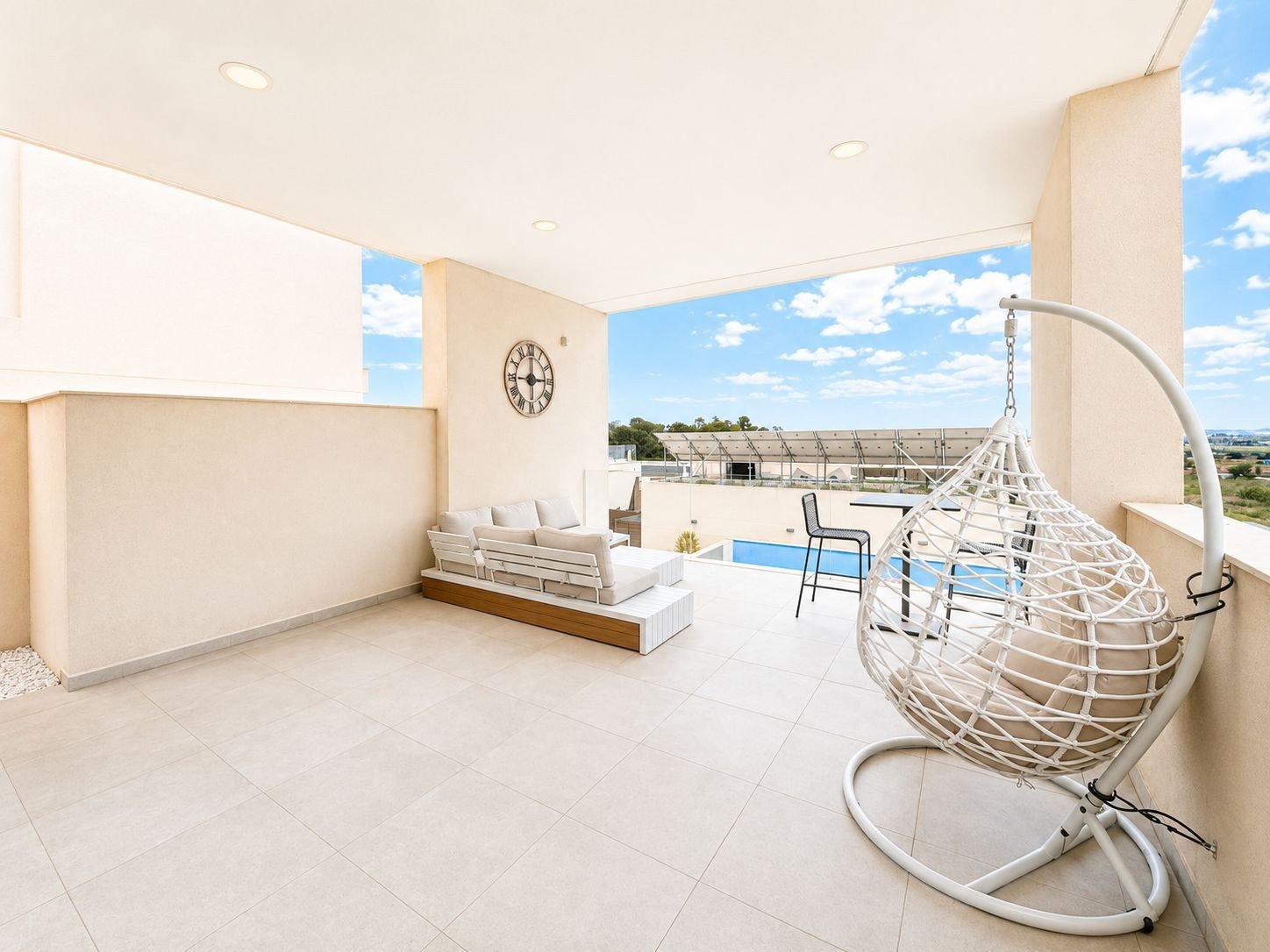 Today we are delighted to present this exceptional 4-bedroom, 4-bathroom detached villa located in the highly sought-after area of Benijófar. Set on